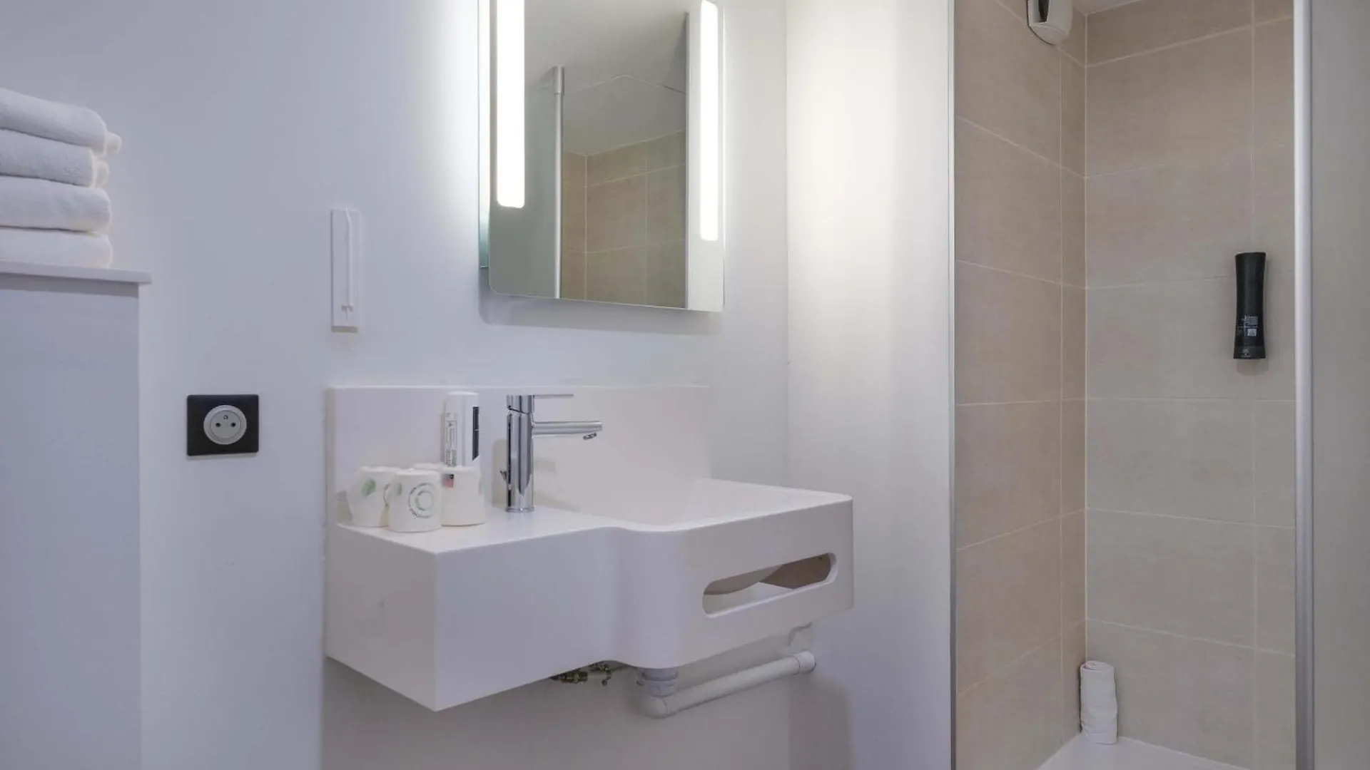 B&B Hotel Nice Aeroport Arenas 3*,  France