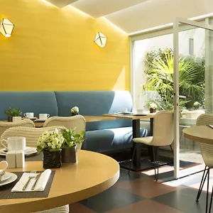 *** Otel A La Des Artistes Fransa